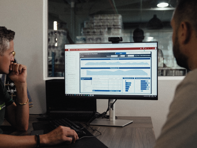 Ebook | Dados na Distribuição: estrutura, uso e autonomia na operação comercial