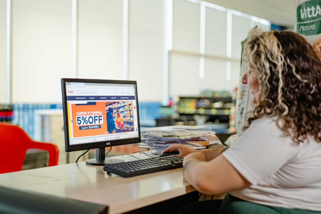 A revolução digital na distribuição: como os canais digitais potencializam vendas e fidelizam clientes 